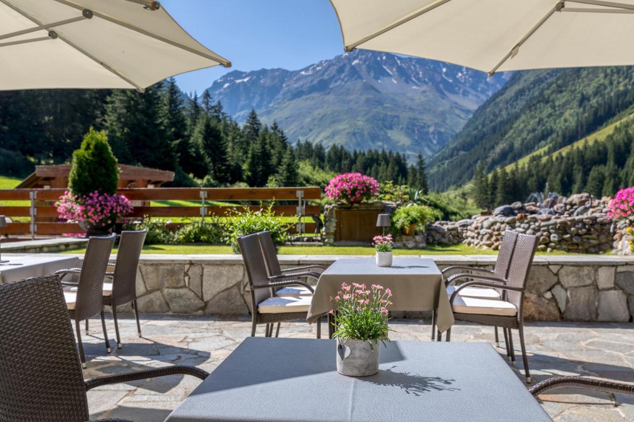 Hotel Sonnblick Sankt Leonhard im Pitztal Exterior photo