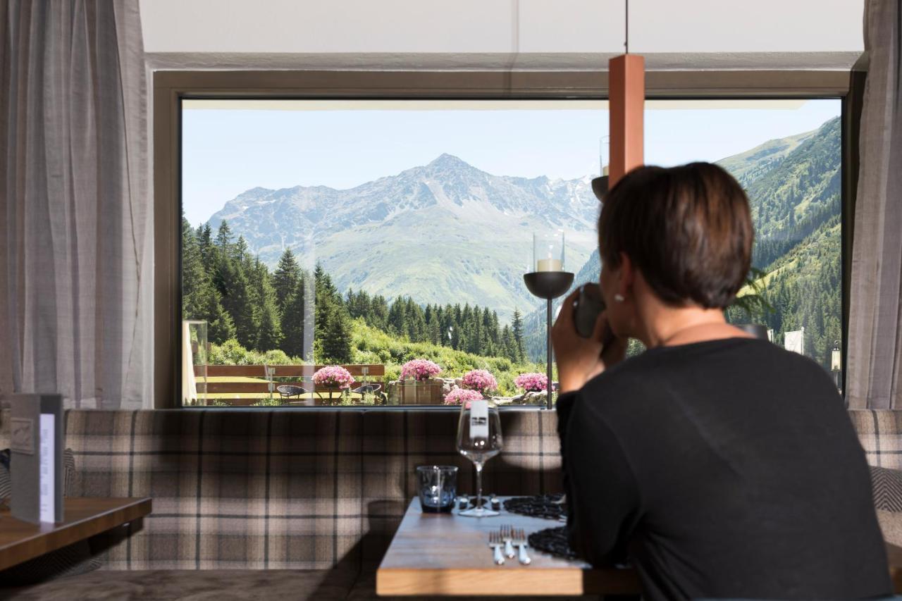 Hotel Sonnblick Sankt Leonhard im Pitztal Exterior photo