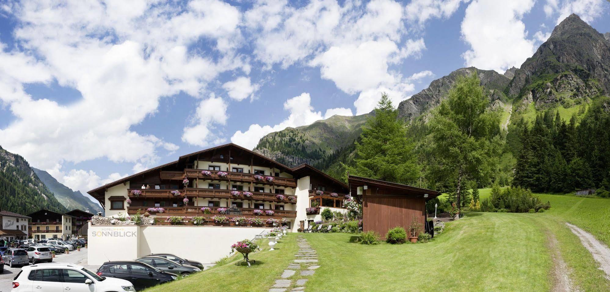 Hotel Sonnblick Sankt Leonhard im Pitztal Exterior photo