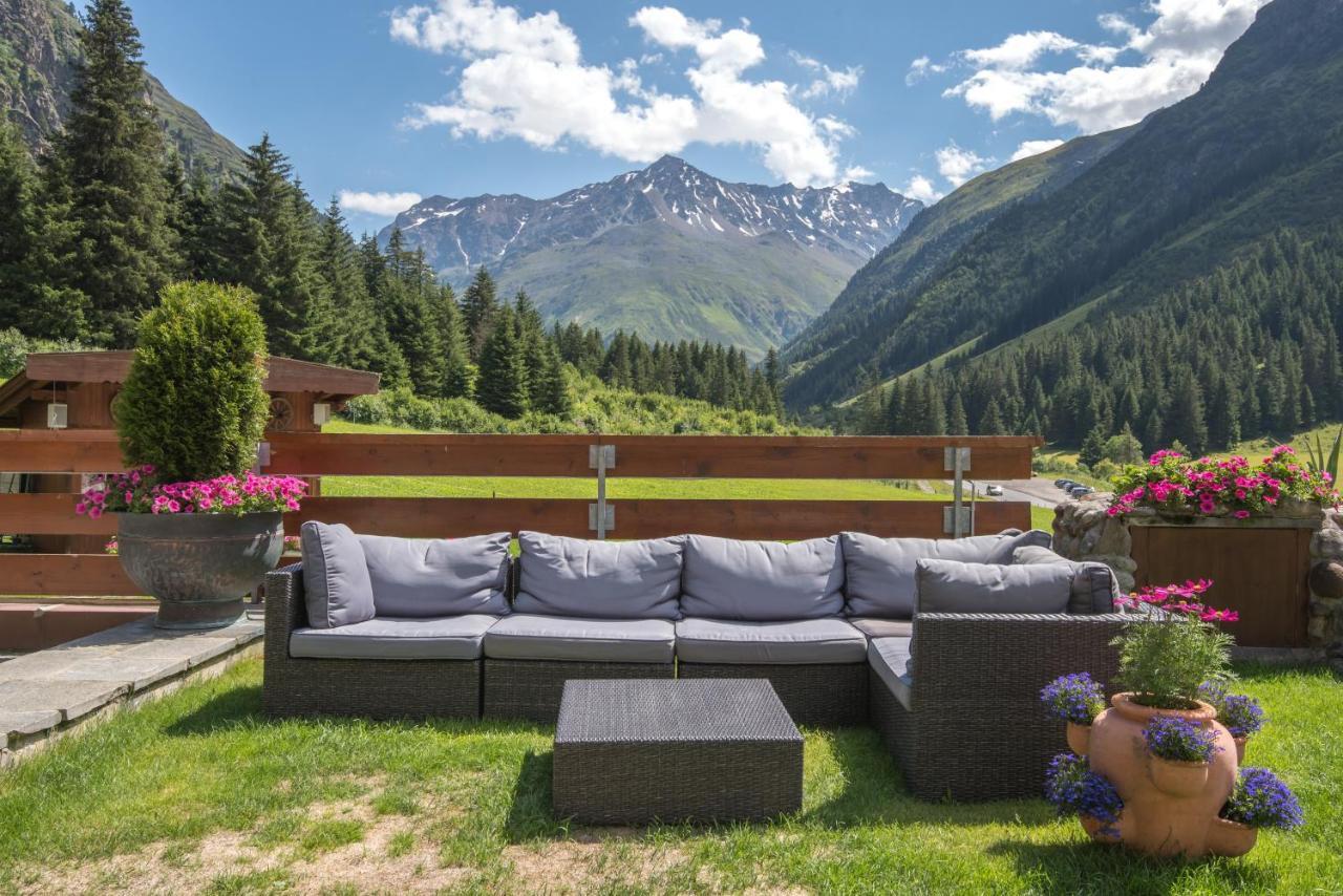 Hotel Sonnblick Sankt Leonhard im Pitztal Exterior photo